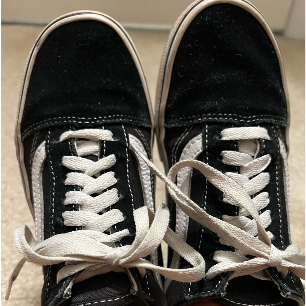 Van sneakers women’s 8, men’s 6.5. Black canvas and suede.